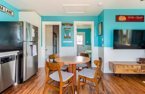 Kona Palisades Cottage | Cozy Vintage Inspired Hawaiian Guest Cottage