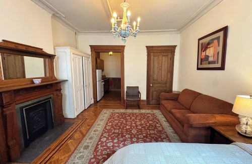 Central Park North Apartment | Cozy vintage studio in New York City brownstone!