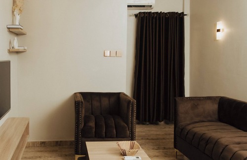 Port Harcourt Apartment | Cozy, Warm, Your home away from home. 10 mins to top spots in the city