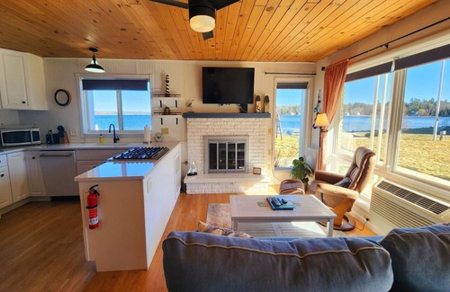 Conway Condo | Cozy Watercolors Retreat on Crooked Lake-Minutes to Harbor Springs & Petoskey