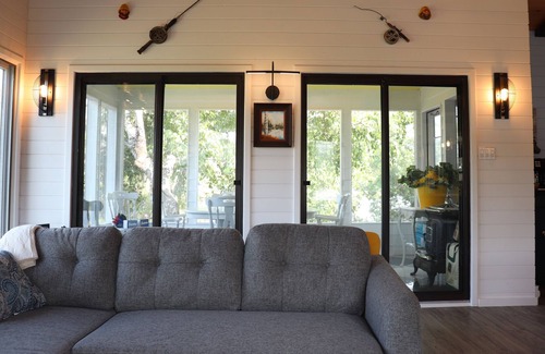 Lac du Bonnet Cottage | Cozy waterfront cabin with spectacular views and great open living space.