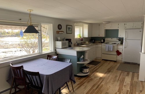 Winter Harbor Cottage | Cozy Waterfront Cottage, Henry Cove. Winter Harbor