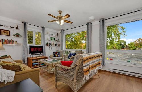 Drummond-North Elmsley Apartment | Cozy Waterfront Cottage, WiFi-Netflix-Dog Friendly