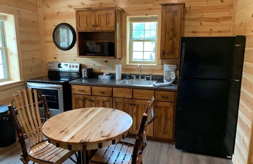 Millersburg Apartment | Cozy Waterview Lodge Suite w/Hot Tub