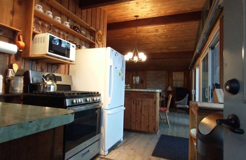 Minden Cottage | Cozy Weekenders Lakefront Cottage with Hot tub (fishing boat rental available)