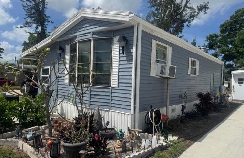 Bayshore Gardens House | Cozy well loved and lived in vacation home