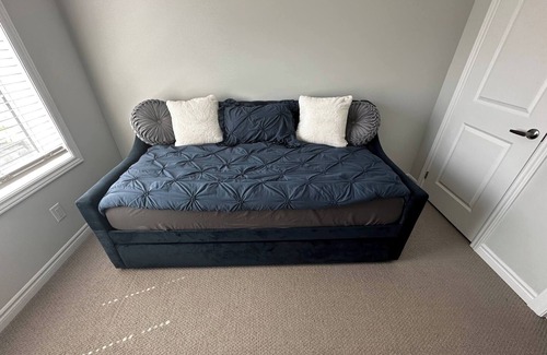 Whitby House | Cozy Whitby Retreat - 2 Bedroom Private House