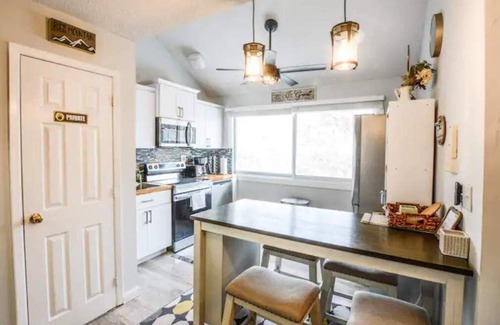 Thornton Apartment | Cozy White Mountain Condo