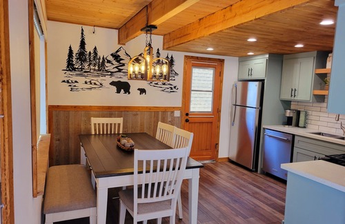 Sugarloaf Cabin | Cozy Winter Haven in Big Bear: Family Getaway!