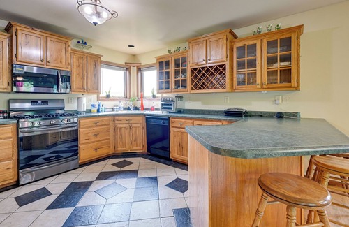 Hannibal House | Cozy Wisconsin Retreat w/Deck, Grill & Fire Pit!