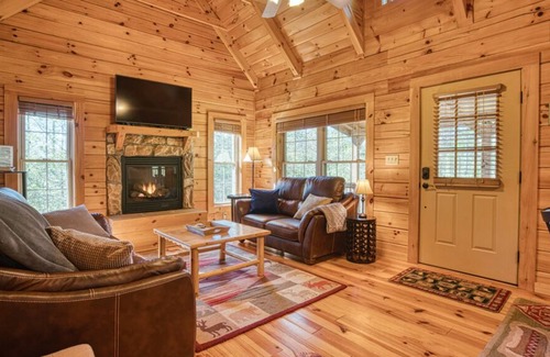 Clearwater Creek Cabin | Cozy, Wood Cabin. Private and with Firepit. Gated community.