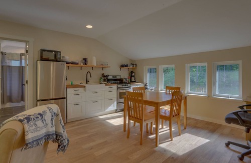 White Salmon Cabin | Cozy woodland cabin in a peaceful location with forested views