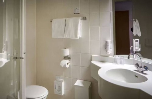 Oisterwijk Hotel | Cozy Woodland Getaway with Scenic Views and Access to Peaceful Forest Paths