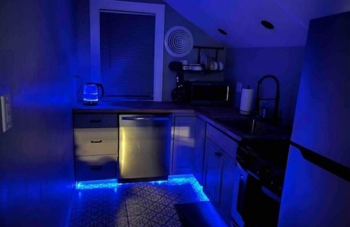 Detroit Apartment | Cozy Work-From-Home Haven