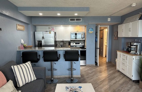 Bridgeport Heights Condo | Cozy1-bedroom condo on Daytona Beach! Ocean views with 2 pools & balcony.