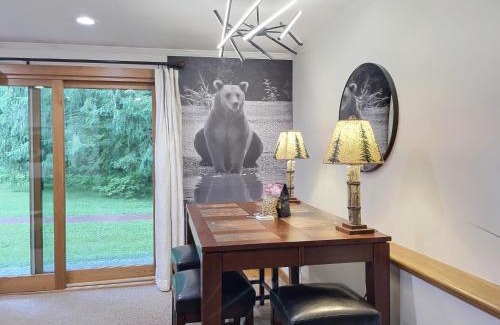 Central Vermont- Killington House | CozyDen - AC, Grill, Bike to Mountain, Porch!