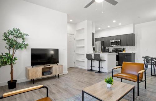 Glendale Sports and Entertainment District Apartment | CozySuites Glendale by the stadium with pool 12