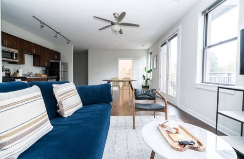 Music Row Apartment | CozySuites Music Row Stunning 2BR with free parking 05