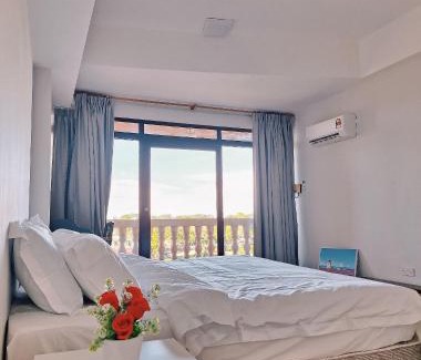 Kampung Surabaya Apartment | Cozzzy hut Riverbank Suites Kuching with spectacular River view