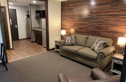 East Gull Lake Hotel | Cragun's Resort & Hotel