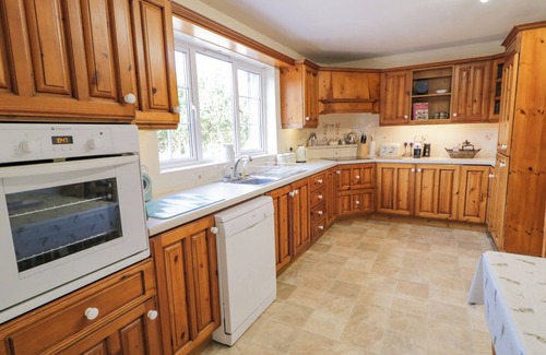 Coleraine Cottage | CRAIGLEA COTTAGE, family friendly, with a garden in Coleraine