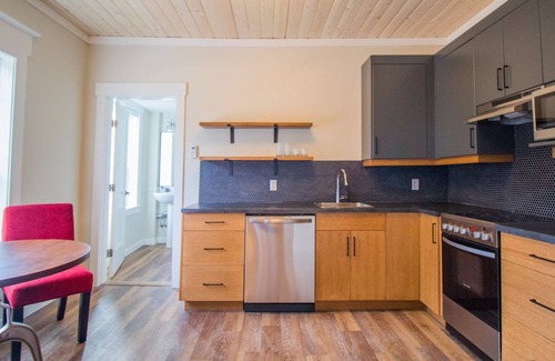 Regional District of Nanaimo Hotel | Cranberry Arms Inn