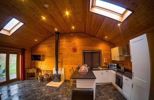 Wimborne Saint Giles Apartment | Cranborne Lodge - Couples lodge with hot tub