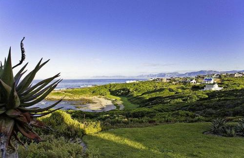De Kelders House | Crayfish Lodge Sea & Country Guest House