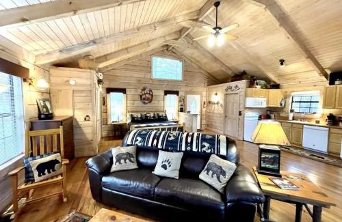 Tellico Plains House | Crazy Bear - Motorcycle Friendly Home with Hot Tub and Grill