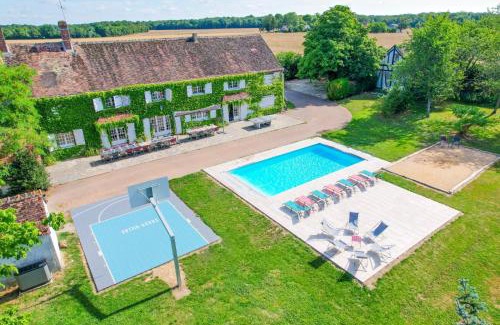 Saint-Maurice-sur-Aveyron Villa | Crazy Villa Etisseaux 45 - Heated pool - Volley court - 1h30 Paris - 45p