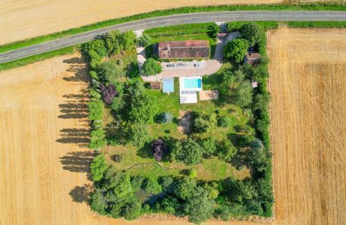 Saint-Maurice-sur-Aveyron Villa | Crazy Villa Etisseaux 45 - Heated pool - Volley court - 1h30 Paris - 45p