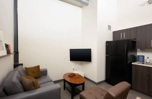 Westown Apartment | Cream City 2BR Apt - Just 3 Blocks to Fiserv with Gym and Parking