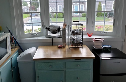 Bourne House | Create summer memories in 4 B/R home within a 5 minute walk to 3 beaches