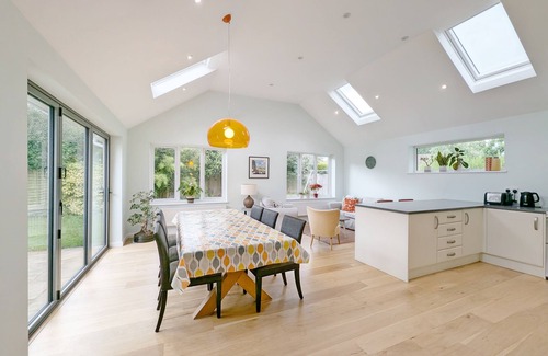 Bosham Cottage | Crede Close - sleeps 8 guests in 4 bedrooms