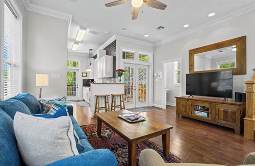 Fredericksburg House | Creek Haus Hideaway l Hot Tub, Pet Friendly, 1.2 Acres, Creek Views Near Main St