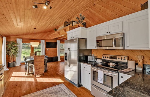 Marrowbone Cabin | Creek's Cabin Luxury Retreat, 15 minutes to Downtown Nashville