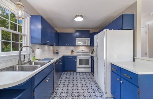 Reedville Cottage | CreekFront/Kayaks/Float Mat/Paddleboard/PrivateDock/10MinDrivetoMainStReedville
