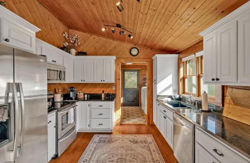 Marrowbone House | Creeks Cabin Luxury Retreat 15 min to Downtown Nashville
