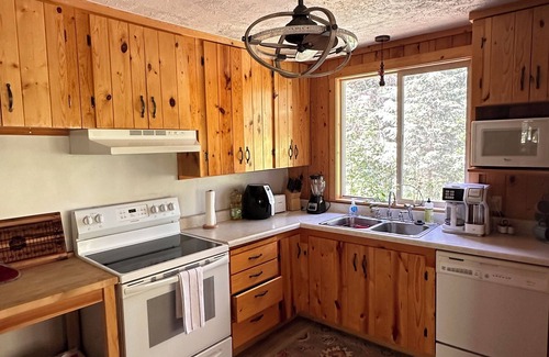Deadwood Cabin | Creekside Cabin - Minutes from Deadwood/Lead/Spearfish!