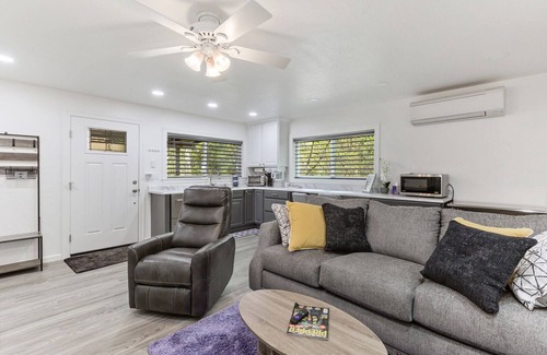 Grants Pass Apartment | Creekside Hideaway Minutes From GP - Traveling Nurses Welcome