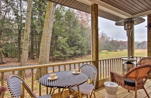 Saylorsburg House | Creekside Lincoln Lodge in Pocono Mtns!