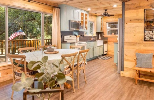 Sugar Pine House | Creekside Lodge Nestled in the Woods with Al Fresco Dining