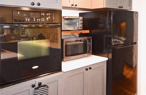 Catskill House | CREEKSIDE RETREAT, Pvt. Quiet, WiFi, TV, Hot Tub, Fireplace, Fire Pit, Dog Run