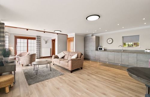 Arden Cottage | Creinch Lodge-Sleeps 2 - sleeps 2 guests in 1 bedroom