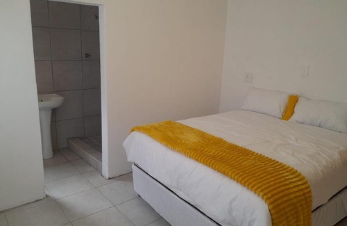 Isipingo Bed & Breakfast | CREMONA LODGE
