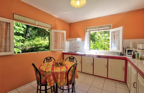 Pointe-Noire Villa | Creole house, riverside, close to the sea, 3 bedrooms, 2 bathrooms, 2 toilets, fenced garden