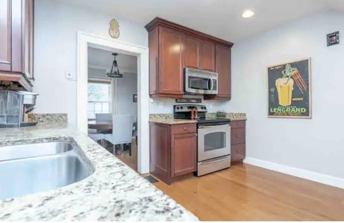Crescent Hill House | Crescent Hill - great LOCATION! Smoke FREE!nn