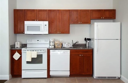 South Side Apartment | Crescent Suites Hotel