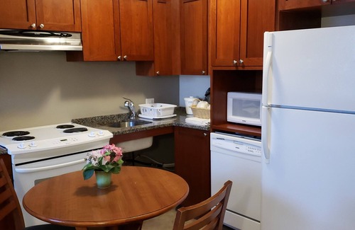 South Side Apartment | Crescent Suites Hotel