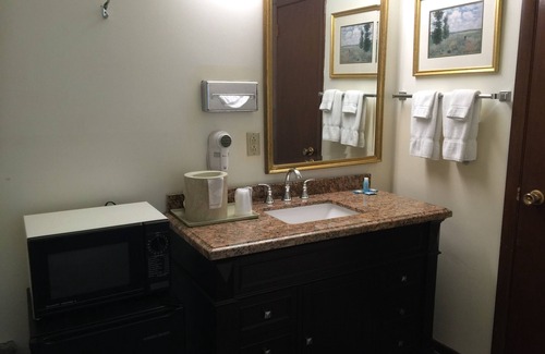 Williamsburg Hotel | Crest Country Inn